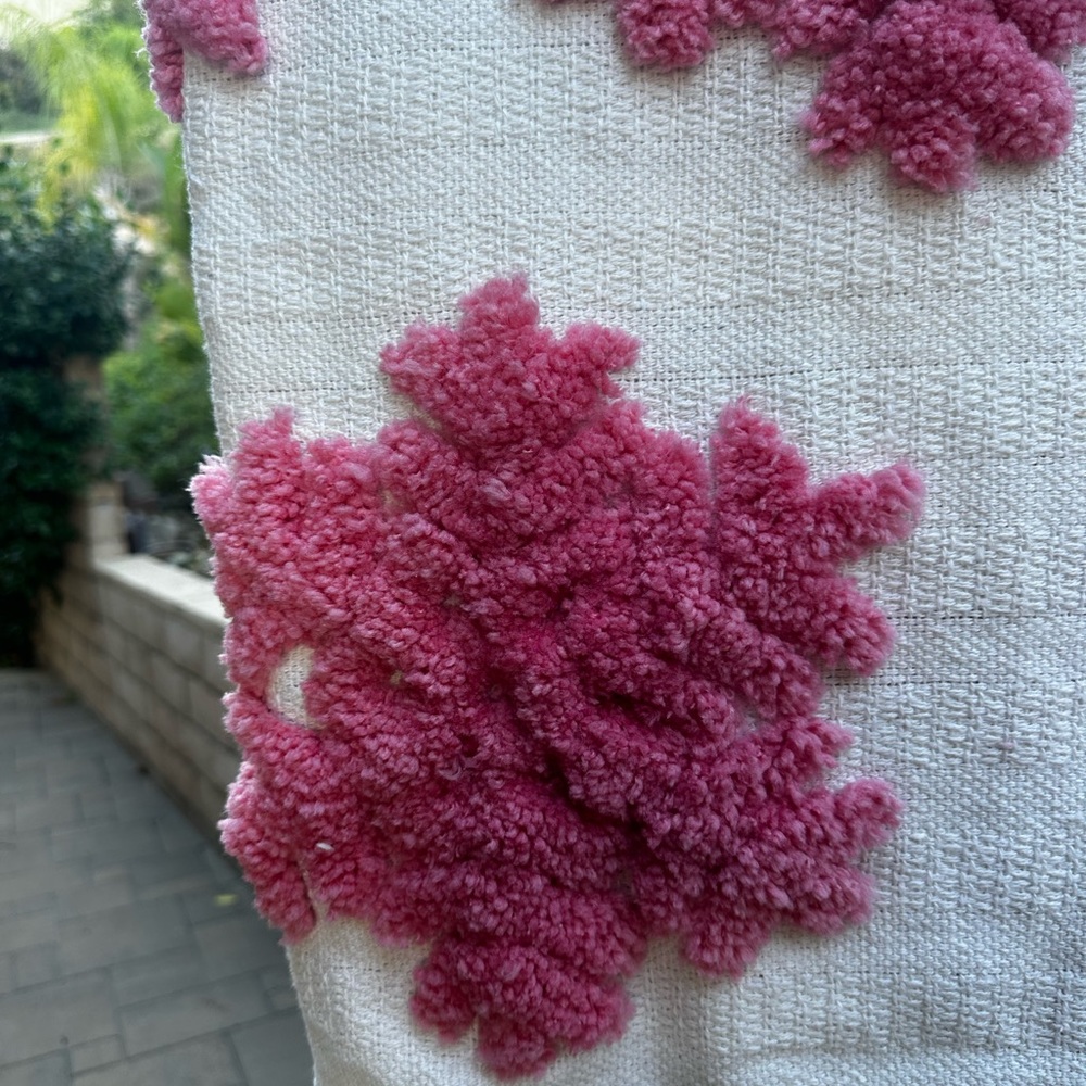 Rachel Zoe plush hot pink snowflake oversize blanket tik tok viral blanket - Picture 4 of 6